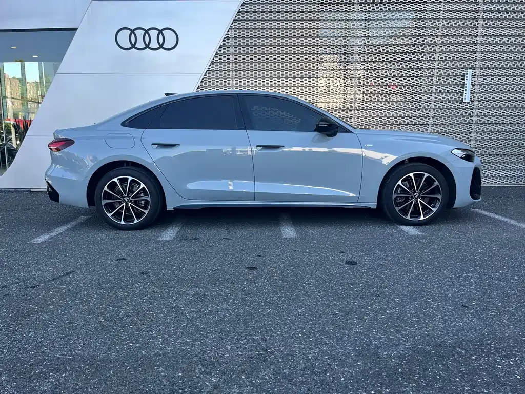 Audi Audi A5L — миниатюра 3