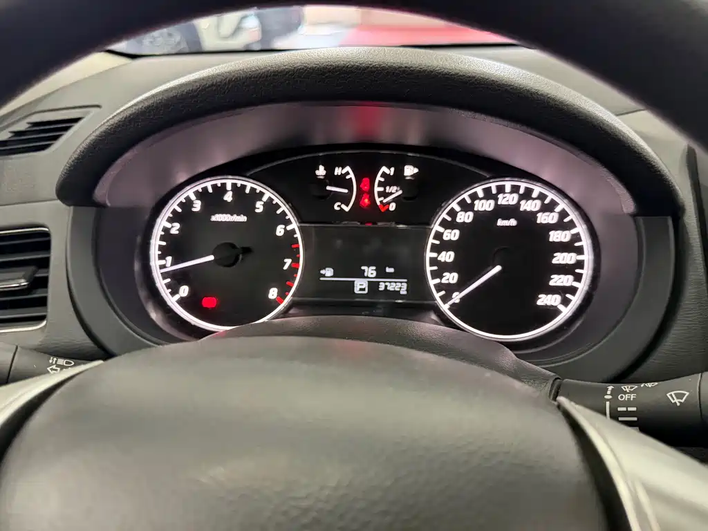 Nissan Tiida — миниатюра 10