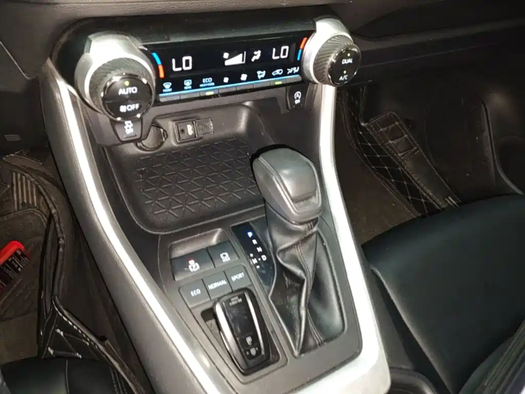 Toyota RAV4 — миниатюра 14
