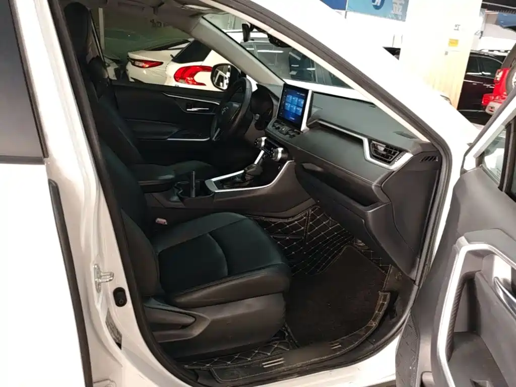 Toyota RAV4 — миниатюра 25