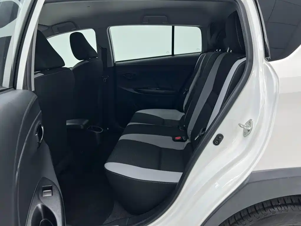 Toyota Yaris L — миниатюра 8
