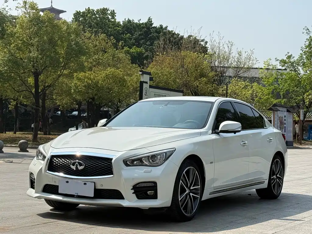 Infiniti Q50L