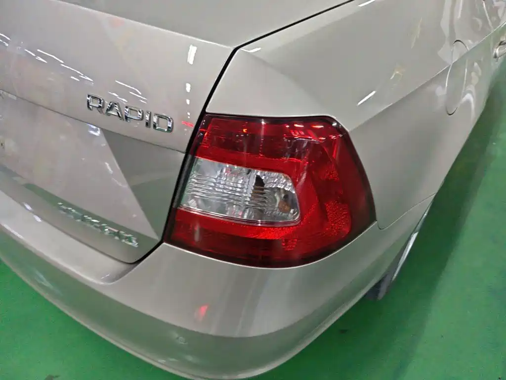 Skoda Rapid — миниатюра 8