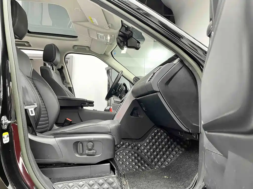 Land Rover Discovery — миниатюра 6