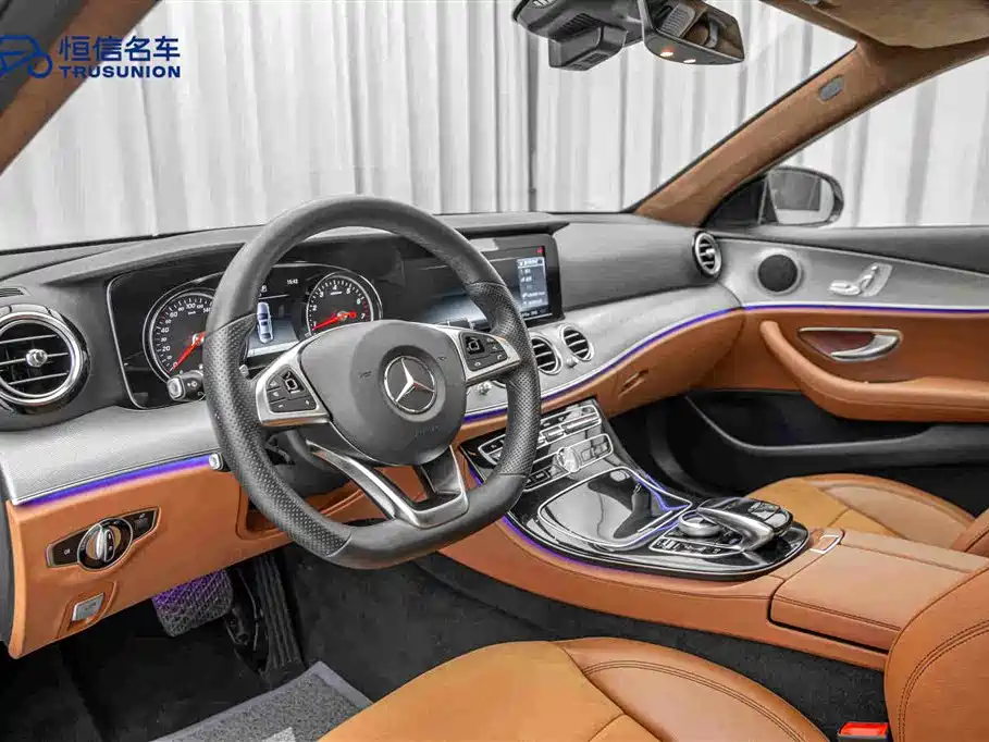 Mercedes-Benz E-Class — миниатюра 12