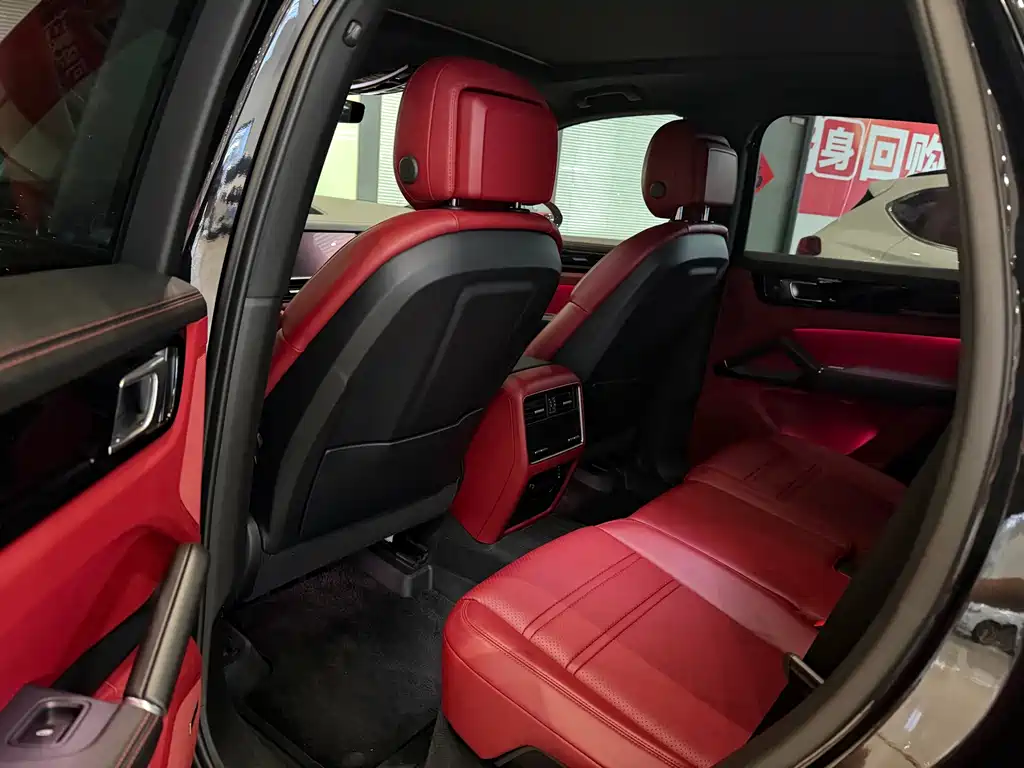 Porsche Cayenne — миниатюра 5