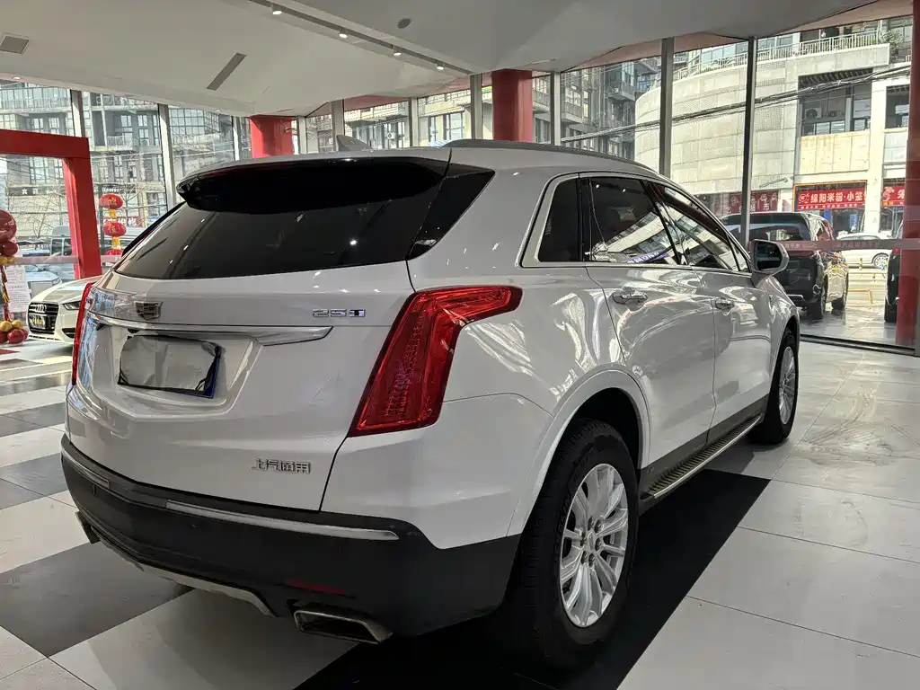 CADILLAC XT5