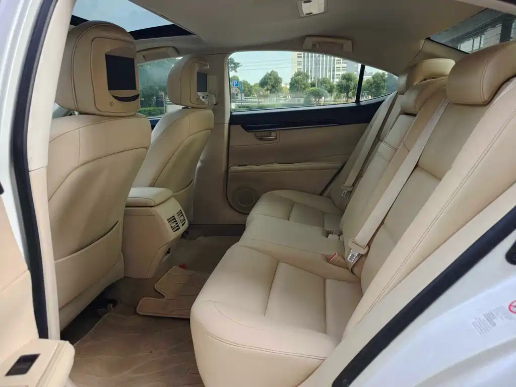 Lexus ES — миниатюра 6