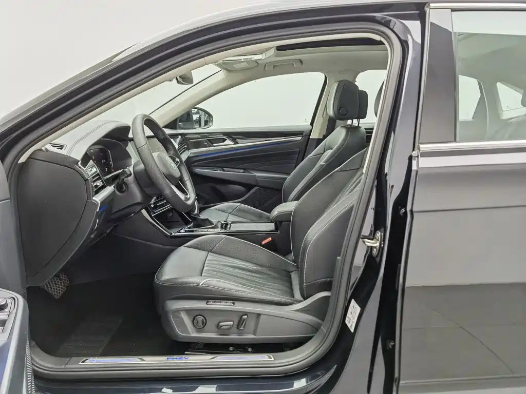 Volkswagen Passat PHEV — миниатюра 10