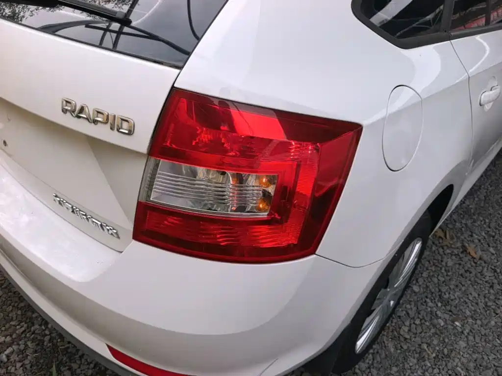 Skoda Rapid Spaceback — миниатюра 8