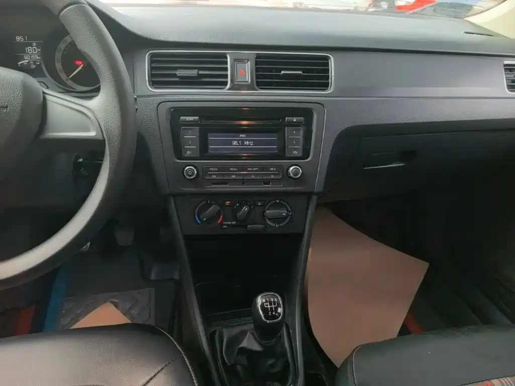 Skoda Rapid Spaceback — миниатюра 13