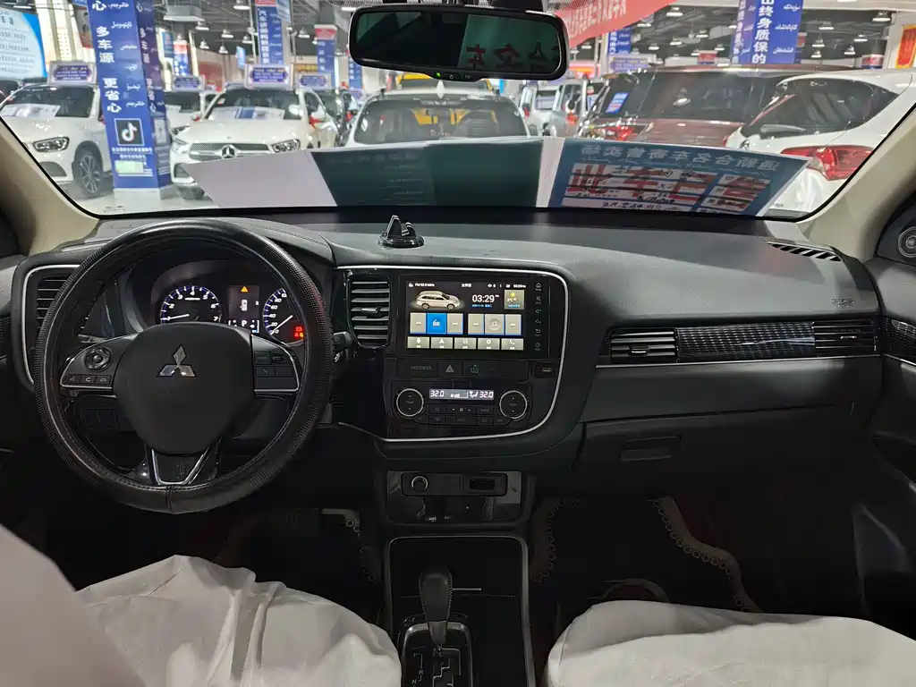 MITSUBISHI OUTLANDER