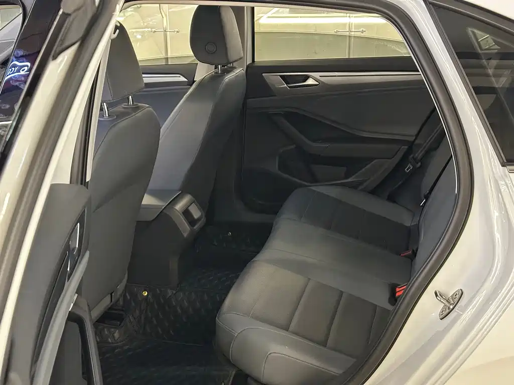 Volkswagen Sagitar — миниатюра 6