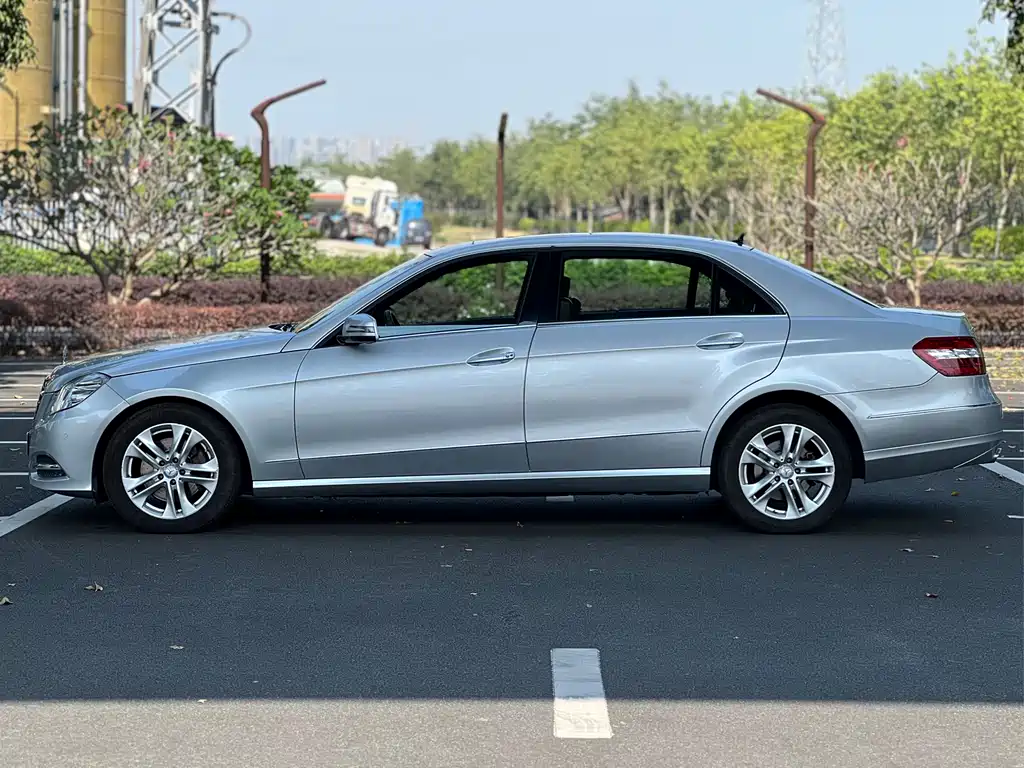 Mercedes-Benz E-Class E 2010 E 300 L Fashion