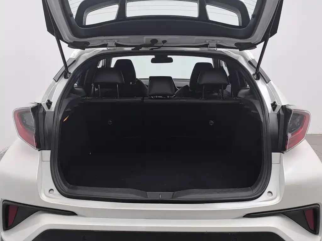 Toyota C-HR EV — миниатюра 16