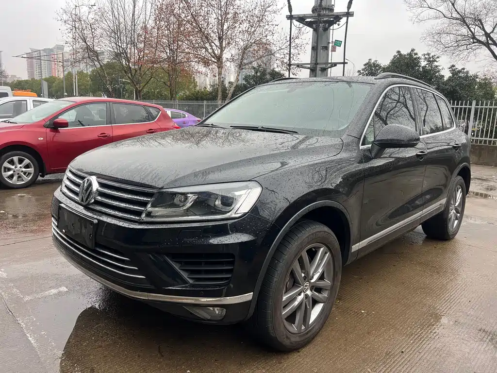 VOLKSWAGEN TOUAREG