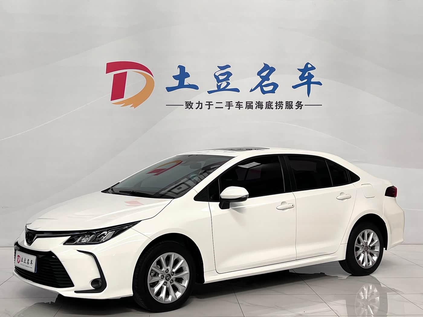 Toyota Corolla 1.2 л 2021 г. Белый, пробег 46700 км