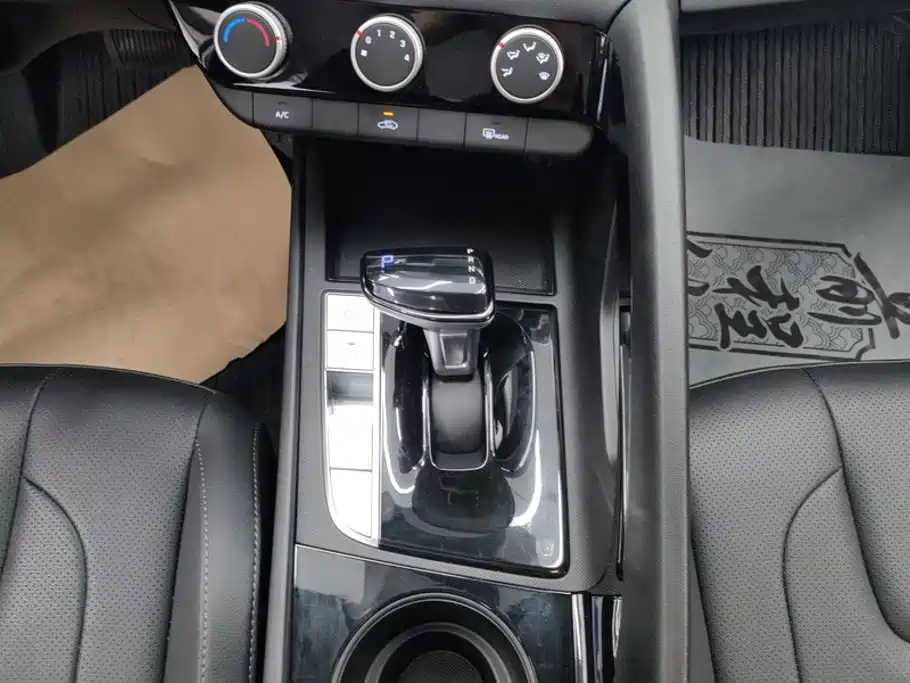 Hyundai Elantra — миниатюра 16