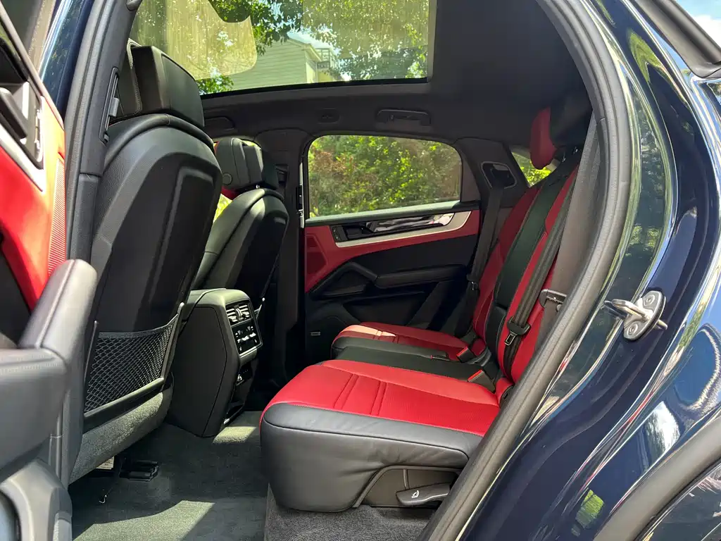 Porsche Cayenne — миниатюра 12