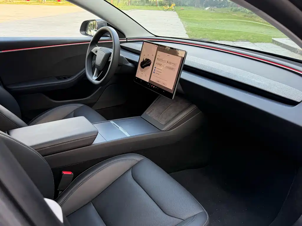 Tesla Model 3 — миниатюра 11