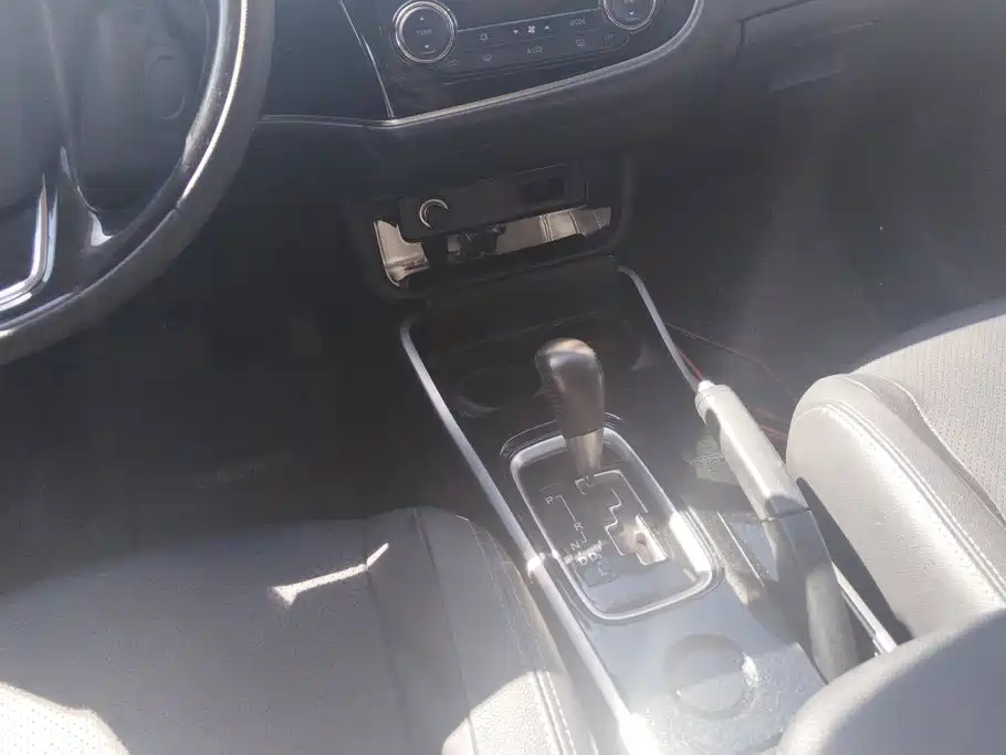 Mitsubishi Outlander — миниатюра 16
