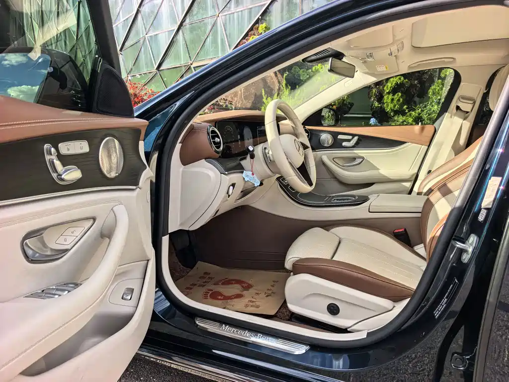 Mercedes-Benz E-Class — миниатюра 7