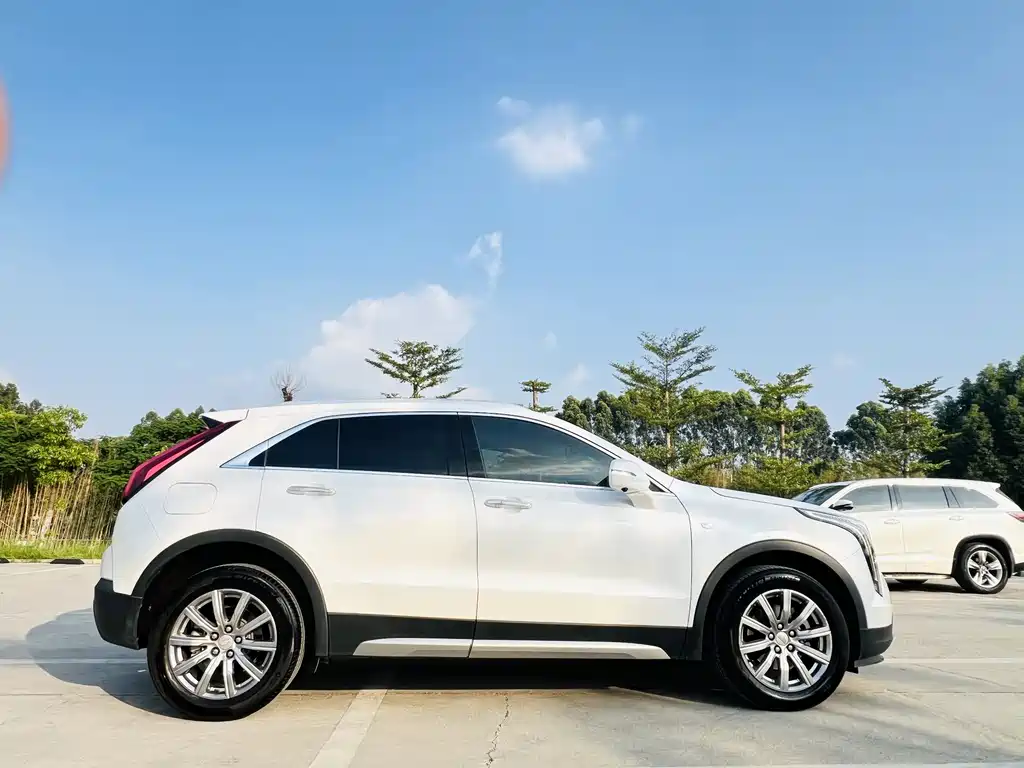 CADILLAC XT4