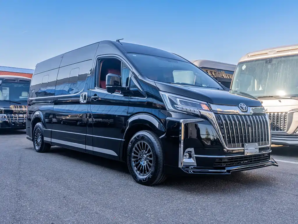 Toyota HiAce 2024 3.5L AT