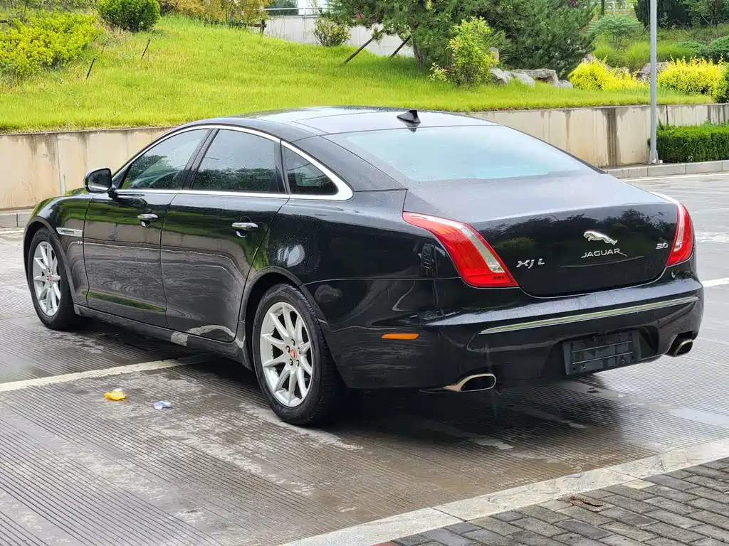 Jaguar XJ — миниатюра 7