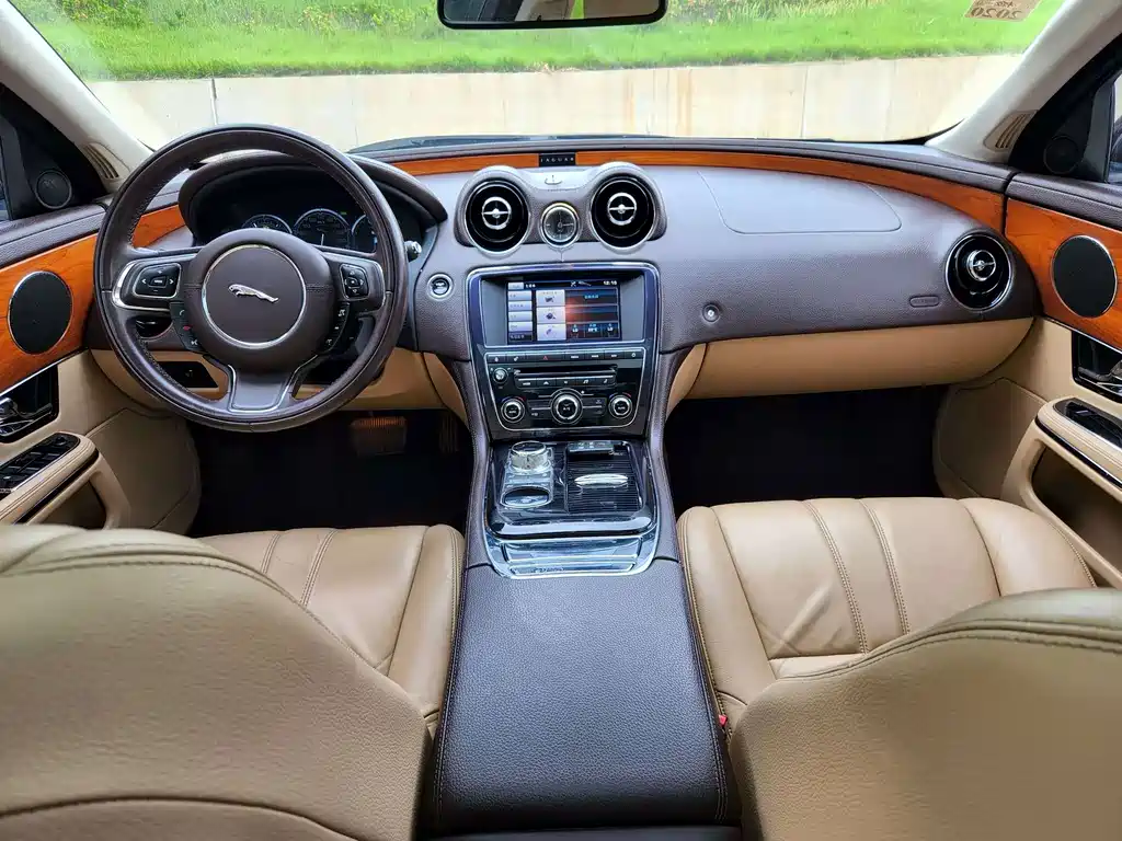 Jaguar XJ — миниатюра 15
