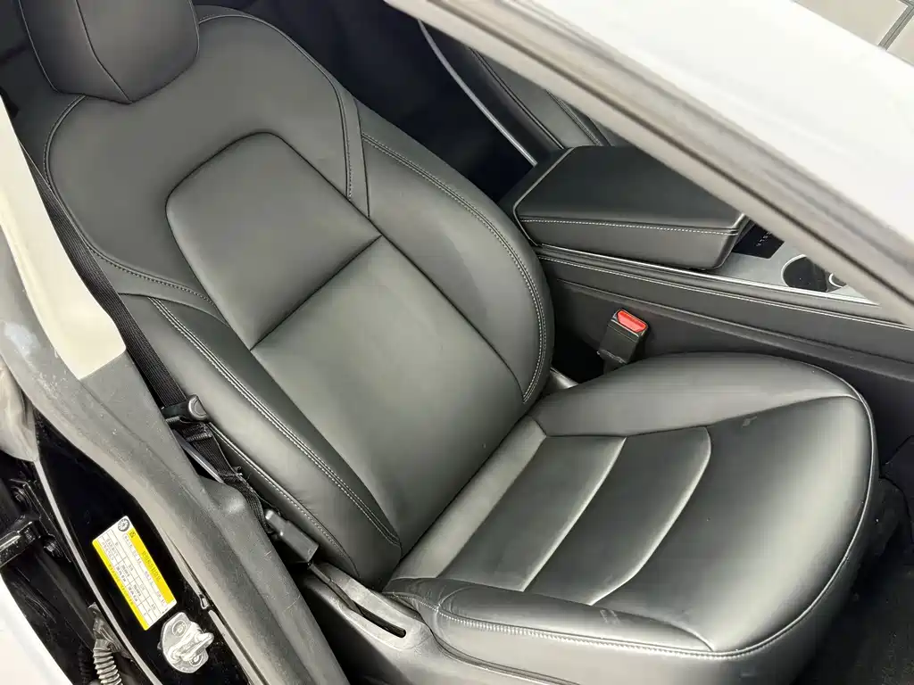 Tesla Model Y — миниатюра 17