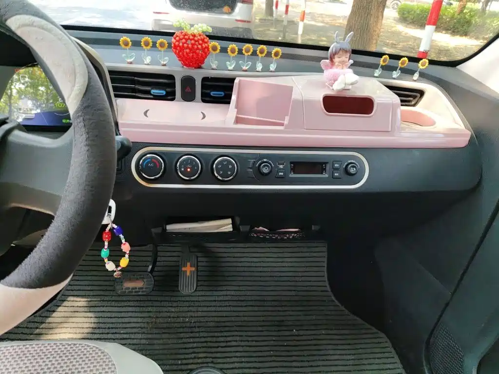 Wuling MINIEV — миниатюра 6