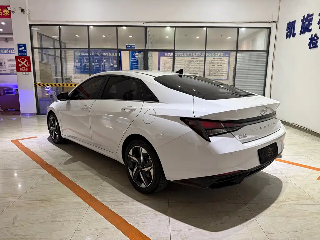Hyundai Elantra — миниатюра 6