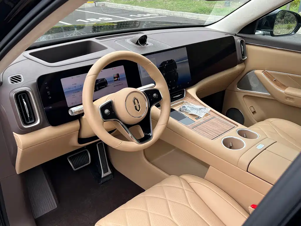 AITO ASK THE WORLD M8