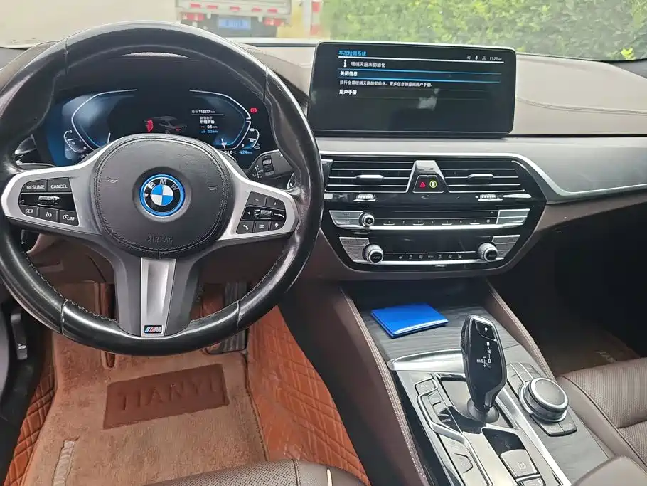 BMW 5 Series New Energy — миниатюра 11