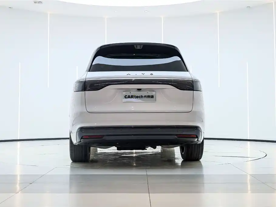 AITO ASK THE WORLD M8