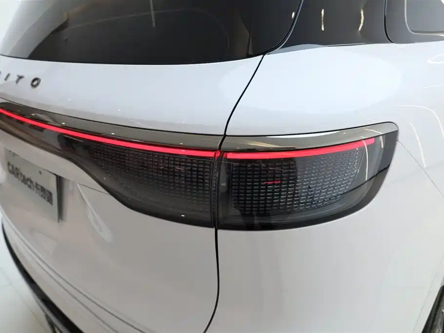 AITO ASK THE WORLD M8