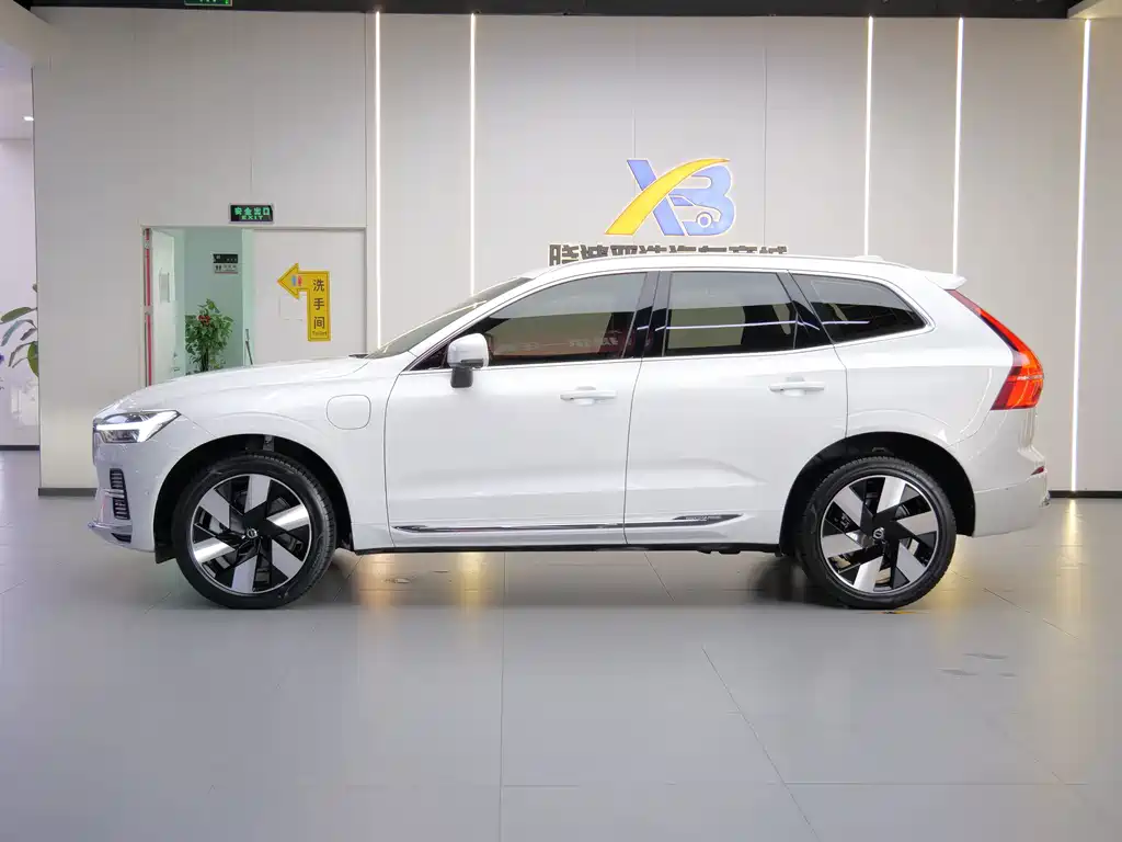 Volvo XC60 PHEV — миниатюра 4