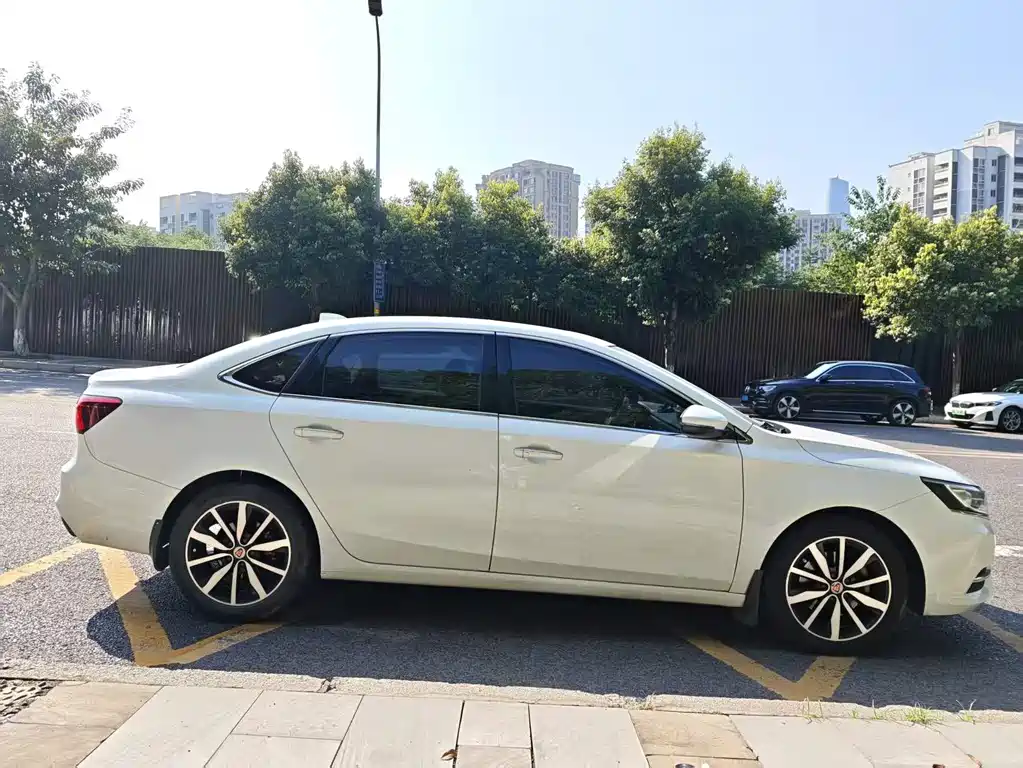 Roewe Roewe i6 Classic — миниатюра 7