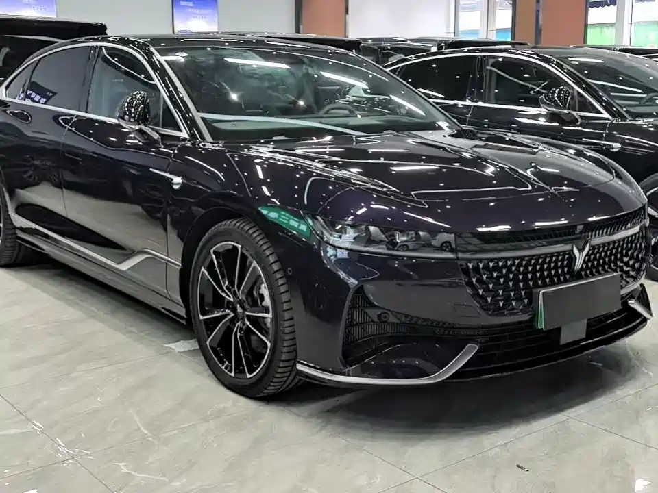 VOYAH LANTU CHASING LIGHT