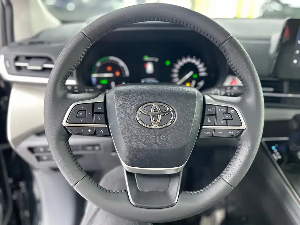 TOYOTA SIENNA