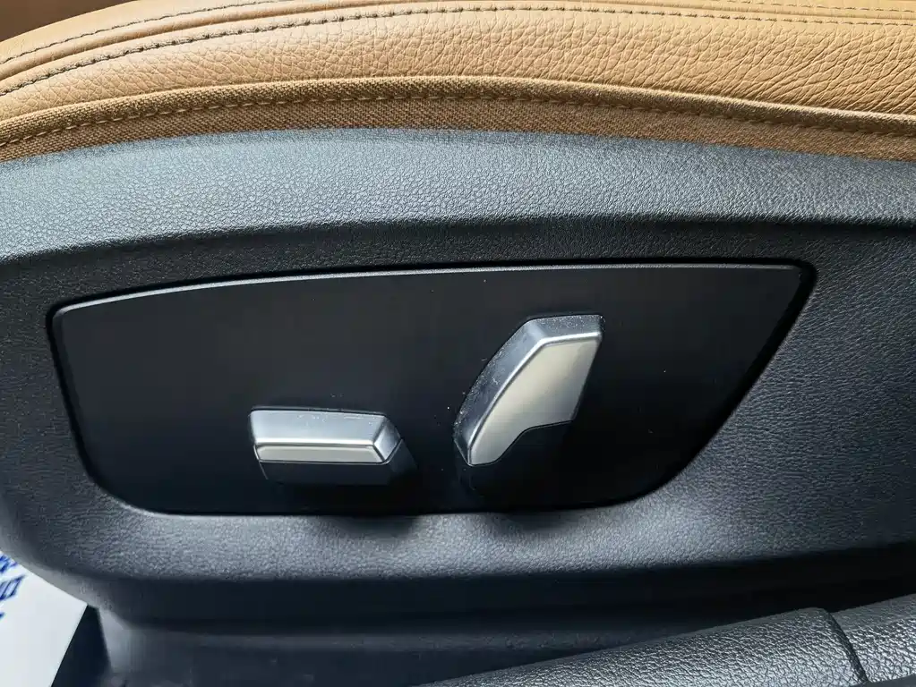 BMW 5 Series — миниатюра 17