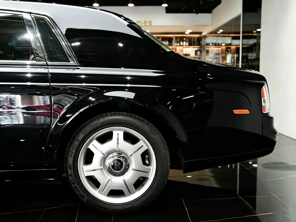 Rolls-Royce Phantom — миниатюра 11
