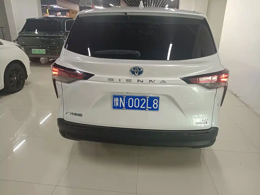 Toyota Sienna — миниатюра 7