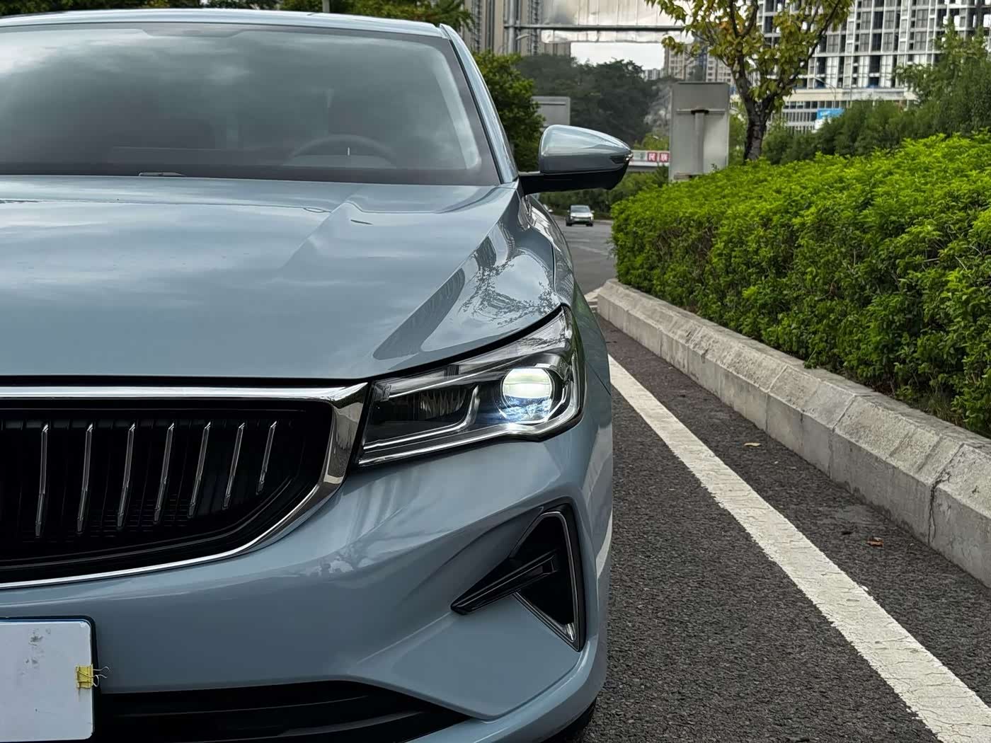 Geely Emgrand 1.5 л 2023 г. Серебристо-серый, пробег 50000 км