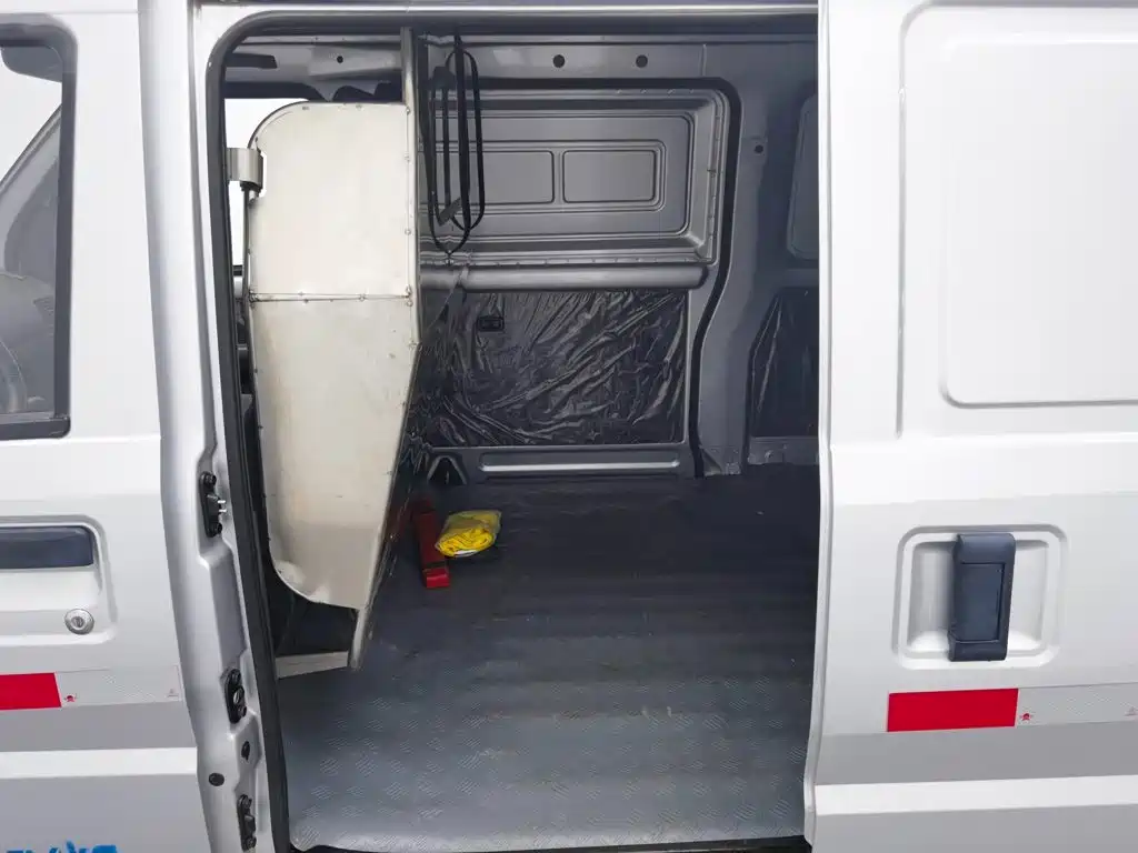 Wuling Rongguang — миниатюра 12