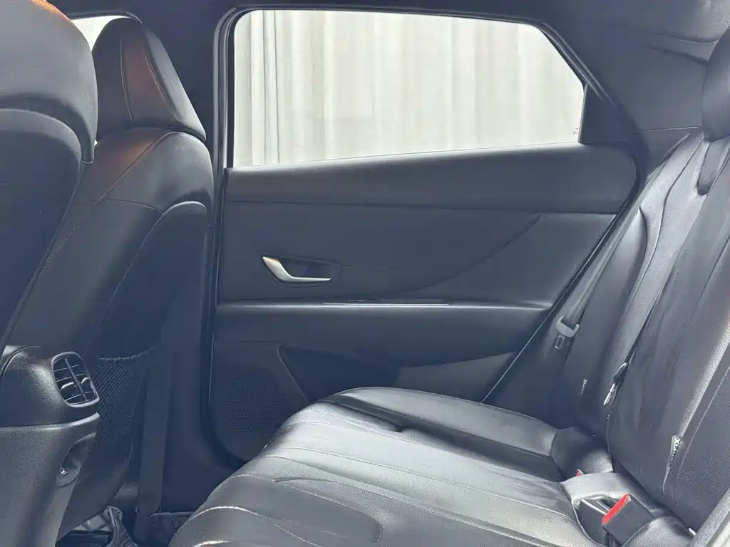 Hyundai Elantra — миниатюра 9