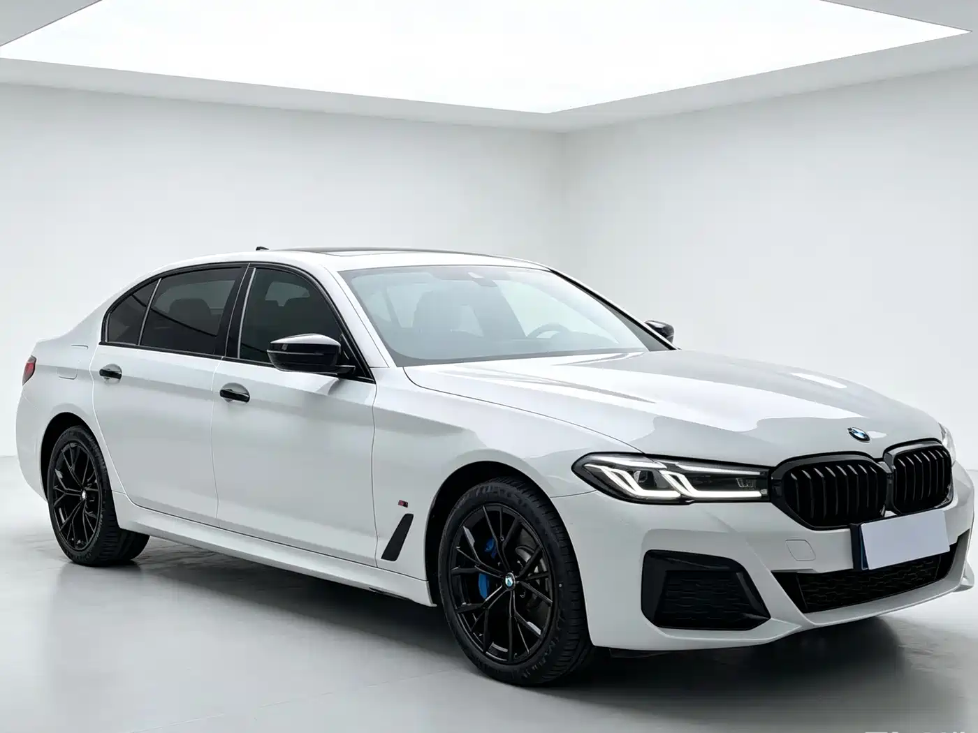 BMW 5 series 2023 Белый из Китая