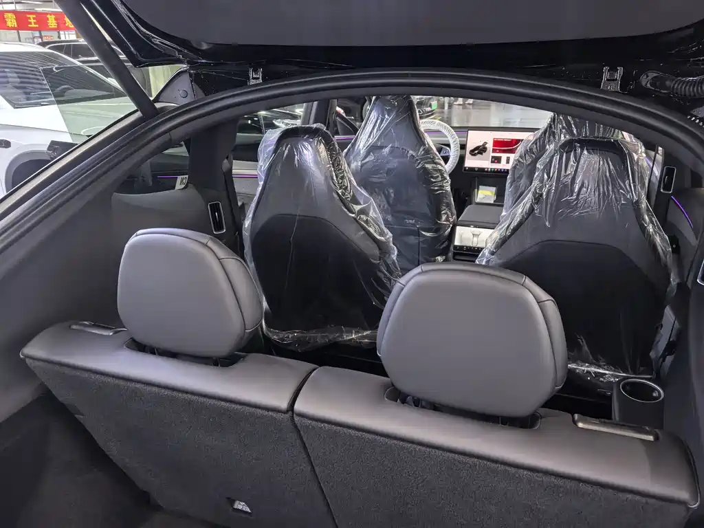 Tesla Model Y L — миниатюра 9