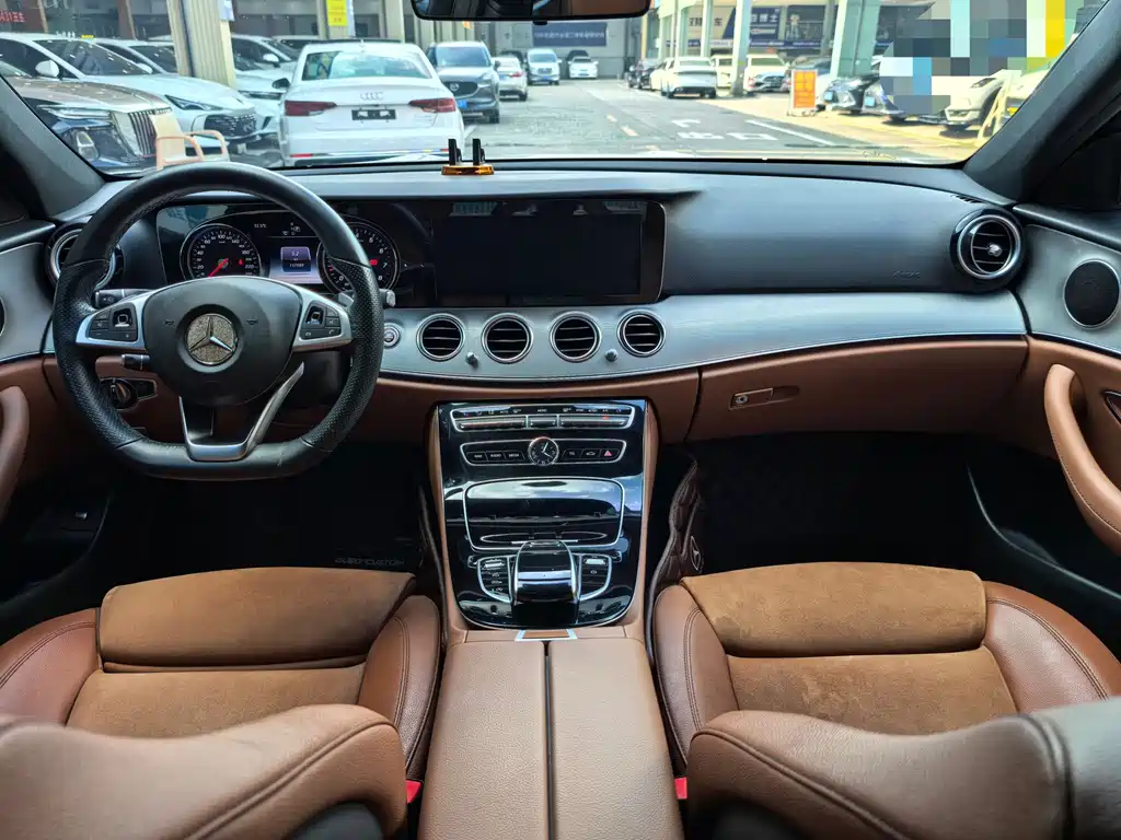 Mercedes-Benz E-Class — миниатюра 8